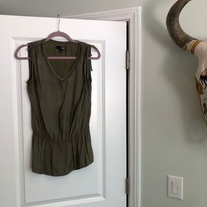 Green sleeveless v neck dress shirt